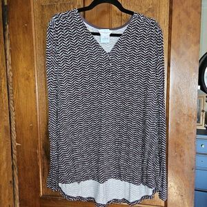 Liz Claiborne Stretch XXL Long Sleeve‎ Top Geometric Print Round VNeck Buttons